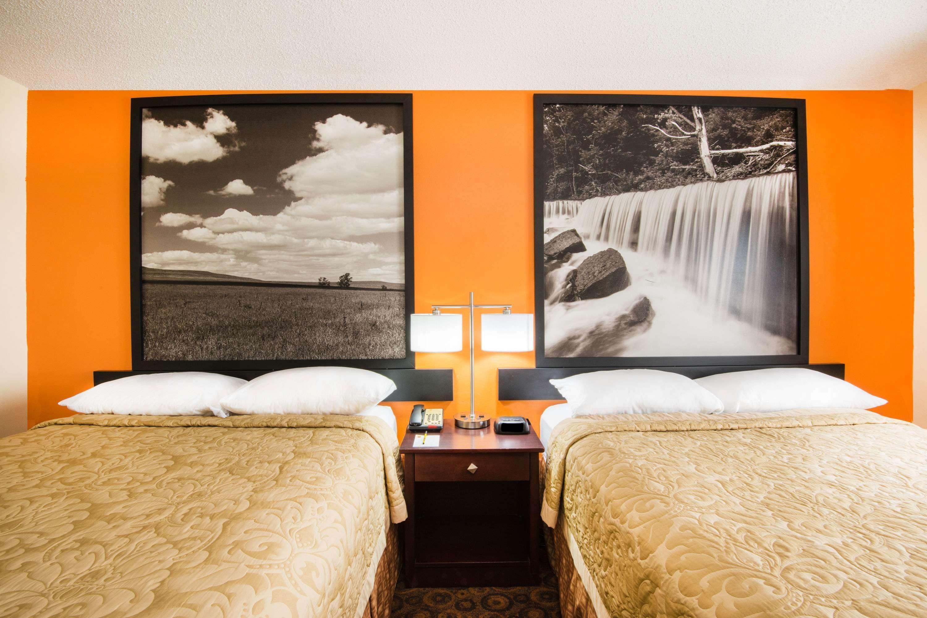 Super 8 By Wyndham Emporia Motel Eksteriør bilde