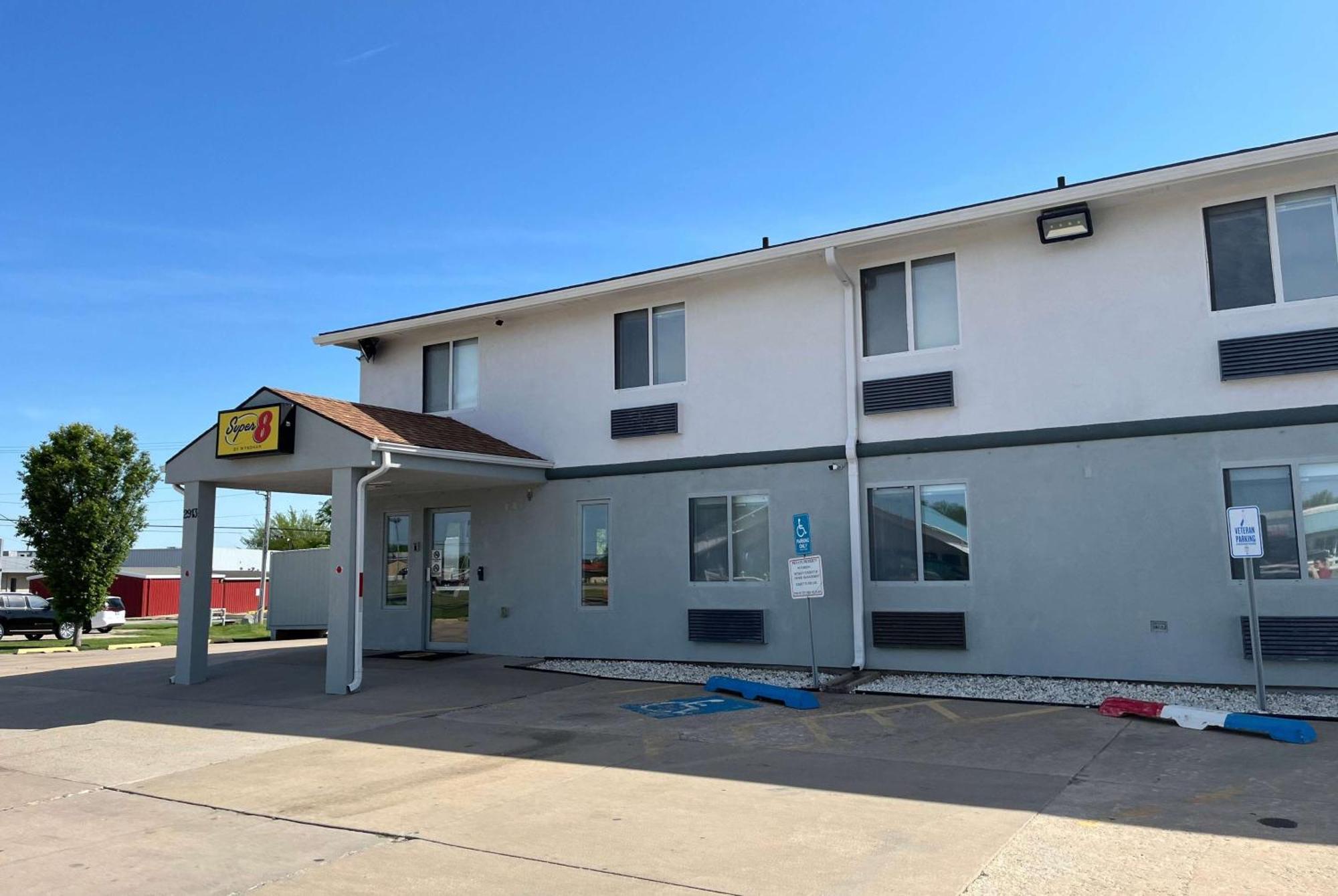 Super 8 By Wyndham Emporia Motel Eksteriør bilde
